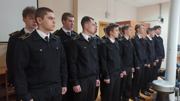 Курсанты сдают экзамены