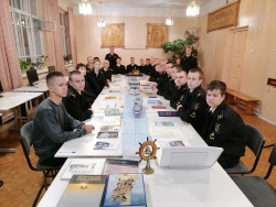 С книгой по родным просторам
