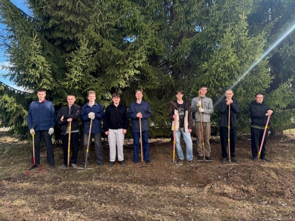 Обучающиеся Котласского филиала выходят на субботники