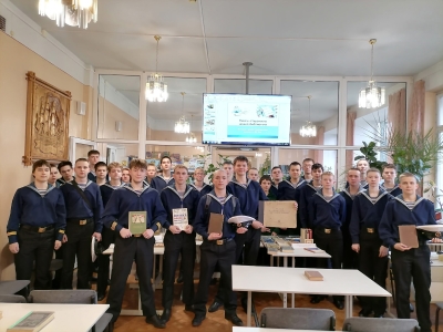 Раскрываем бережно страницы