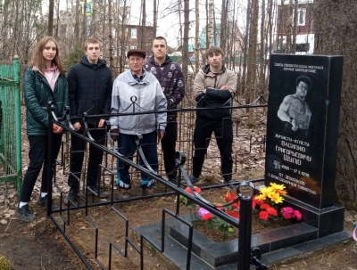 Субботник на могиле легендарного Василия Шуля