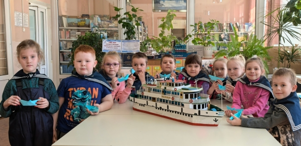 Наши юные гости мечтают стать речниками!